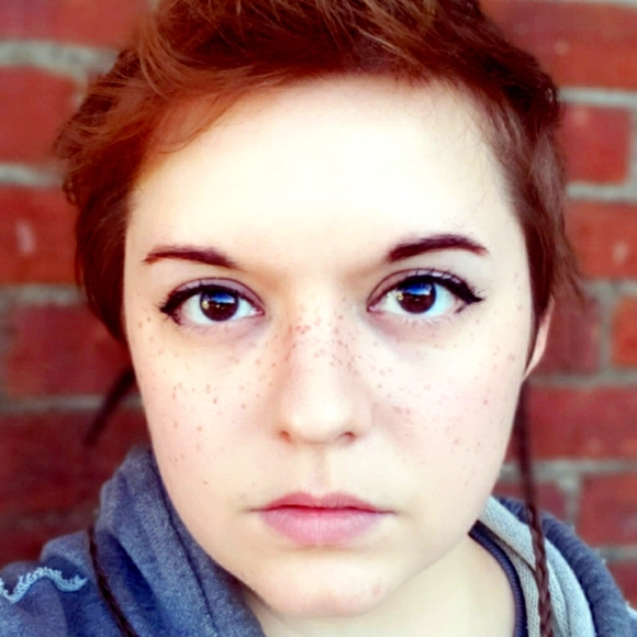 Meet your Posher, Tori! - Picture 1 of 1